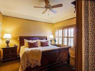 Hotel Herrington & 4*